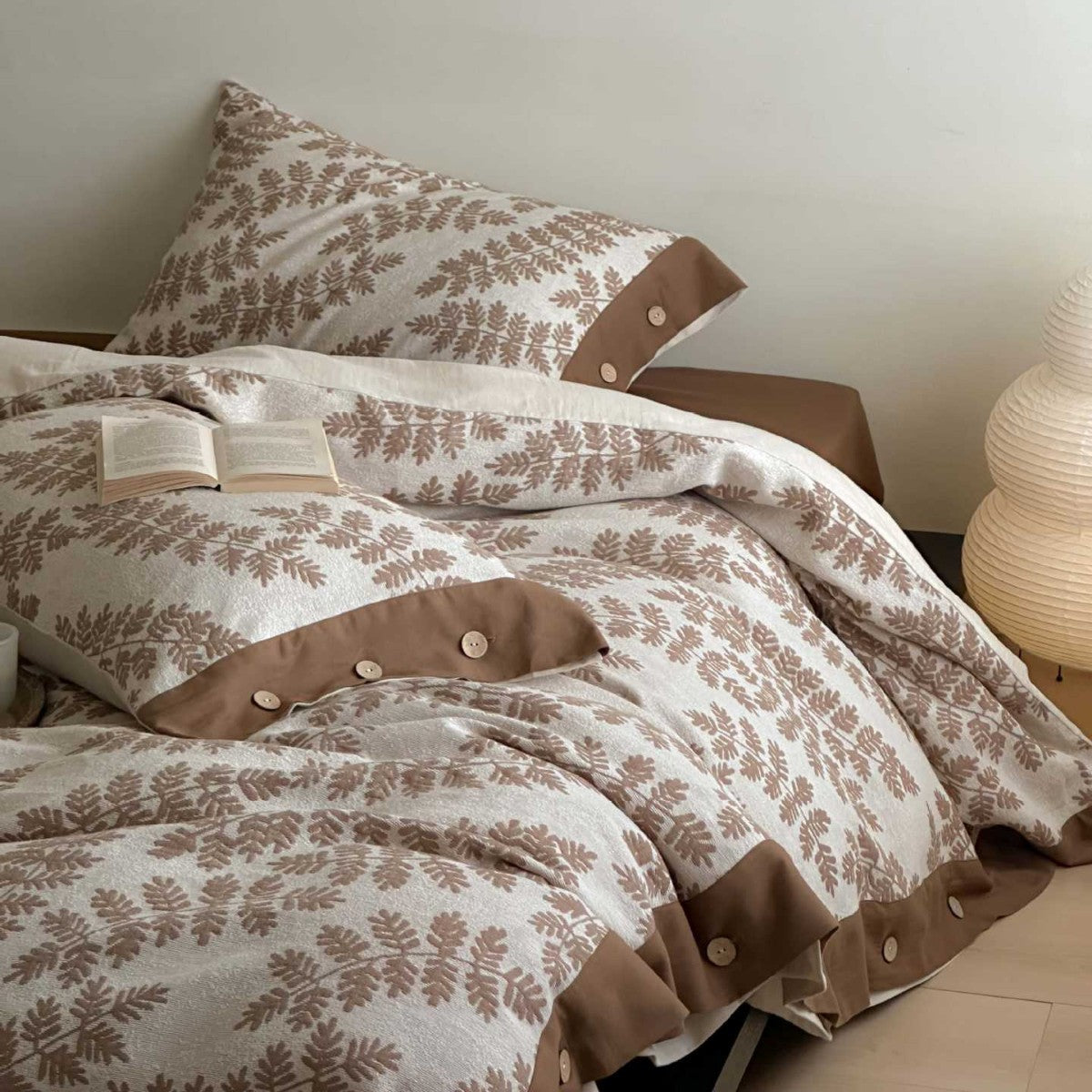 Bedding set made of cotton percale with leaf pattern and button placket — product view 4