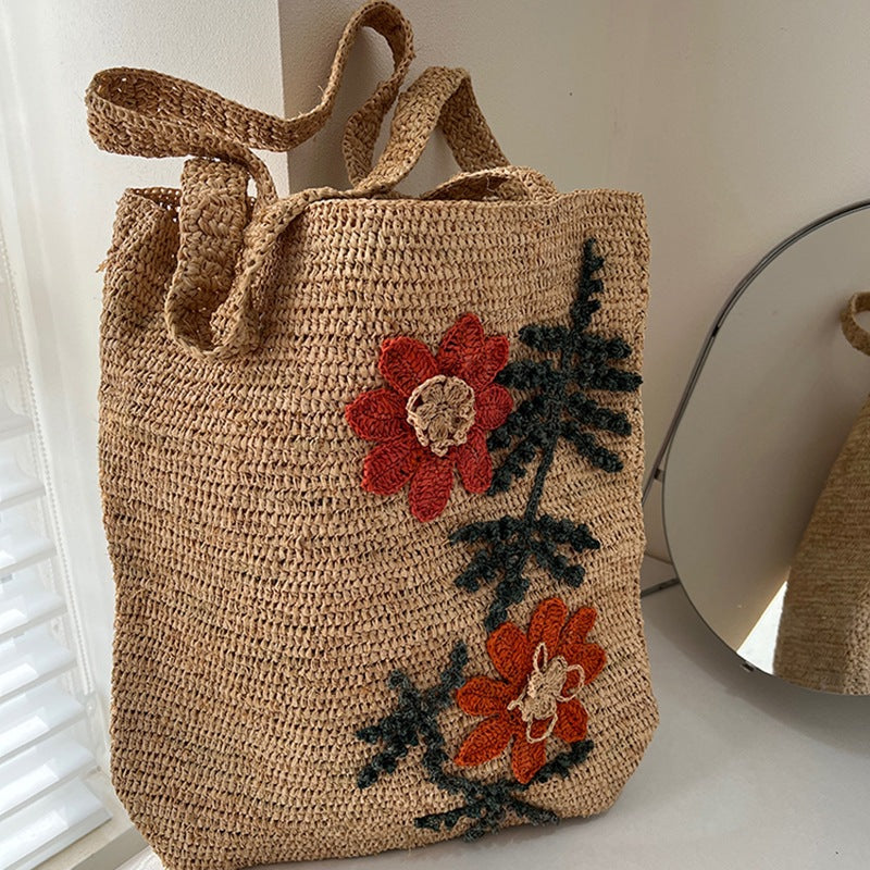 Handcrafted straw bag with geometric pattern LoungeYard — product view 4
