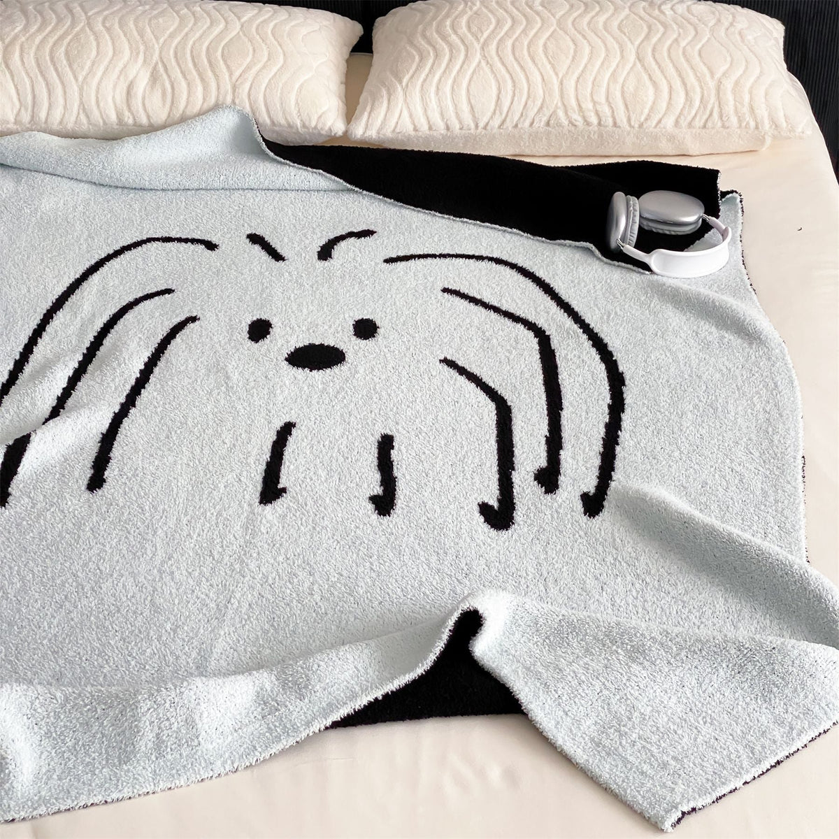 Reversible cuddly blanket made of terry cloth with decorative dog motif — product view 6