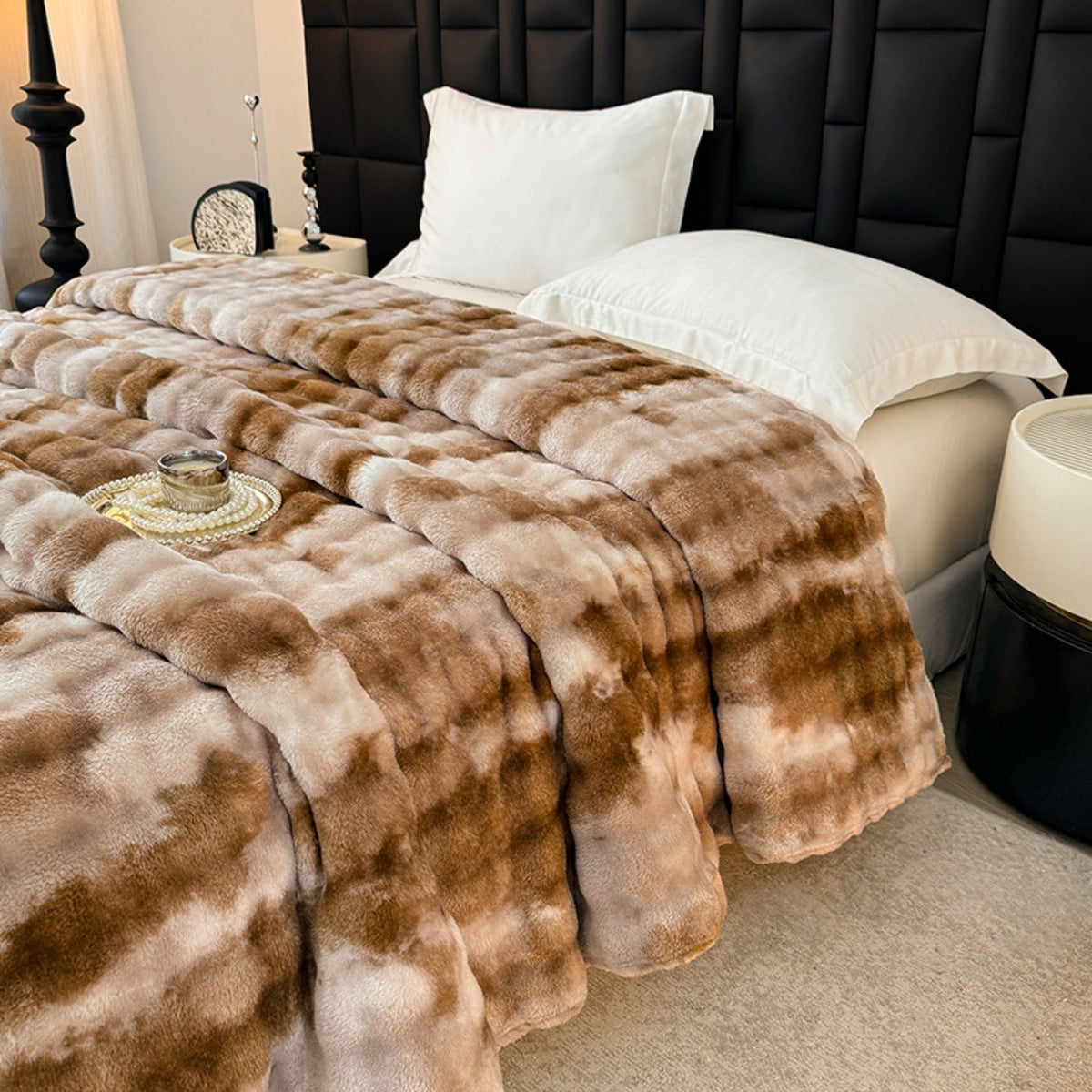 Luxurious Soft Faux Fur Blanket LoungeYard — product view 4