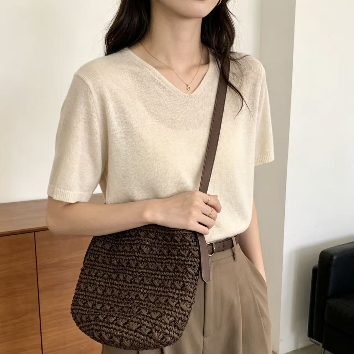 Handbag with a Modern Woven Design LoungeYard — product view 2