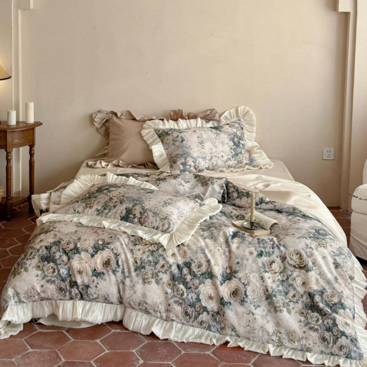 Shabby-Chic Duvet set with relief woven rose jacquard and satin ruffles — product view 5