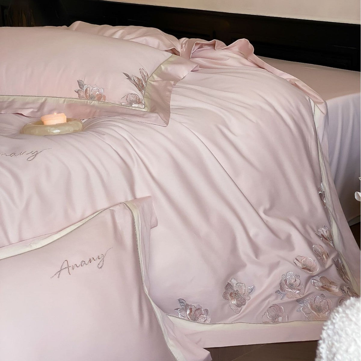 Silk-gloss bed linen set with embroidered rose border LoungeYard — product view 4