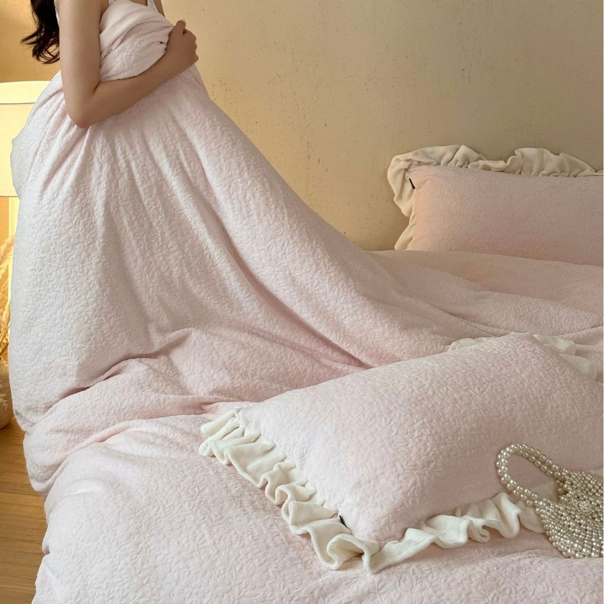 Bedding set with ruffle border and textured cotton blend — product view 4