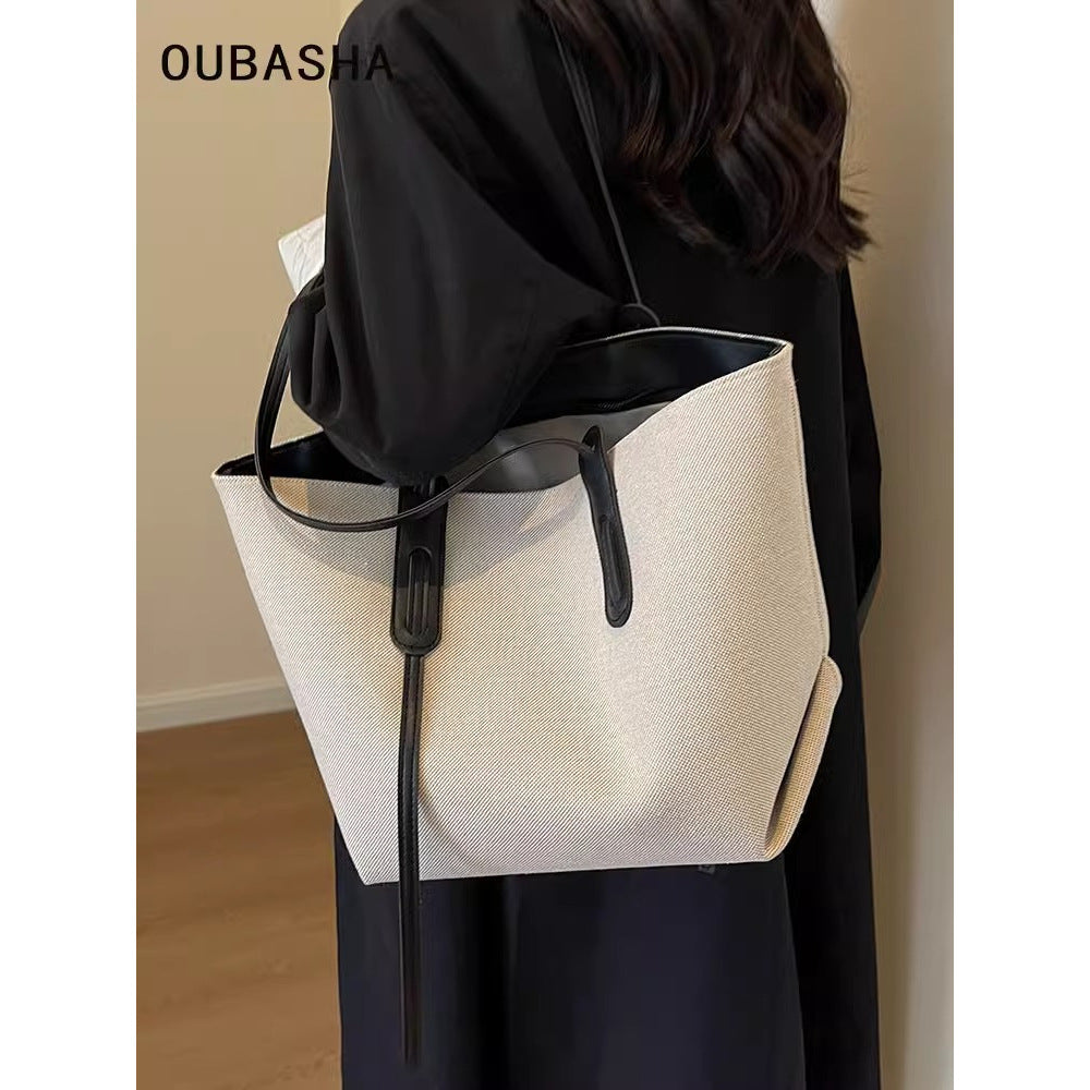 Spacious Utility Tote LoungeYard — product view 6