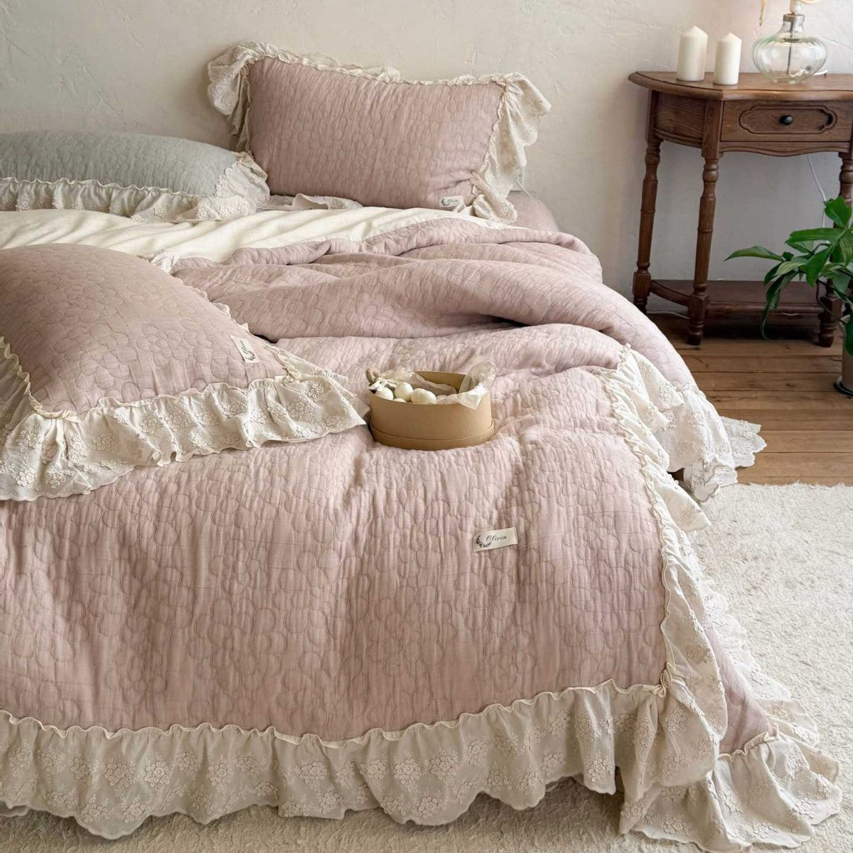Ruffled quilt set made of cotton blend fabric with lace ruffle — product view 6