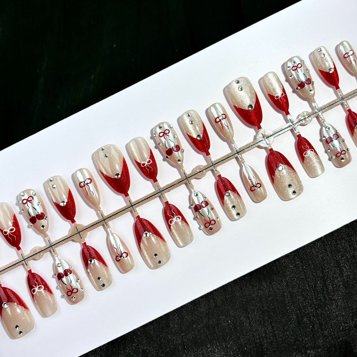 Elegant Decorative Press-On Nail Set — product view 2