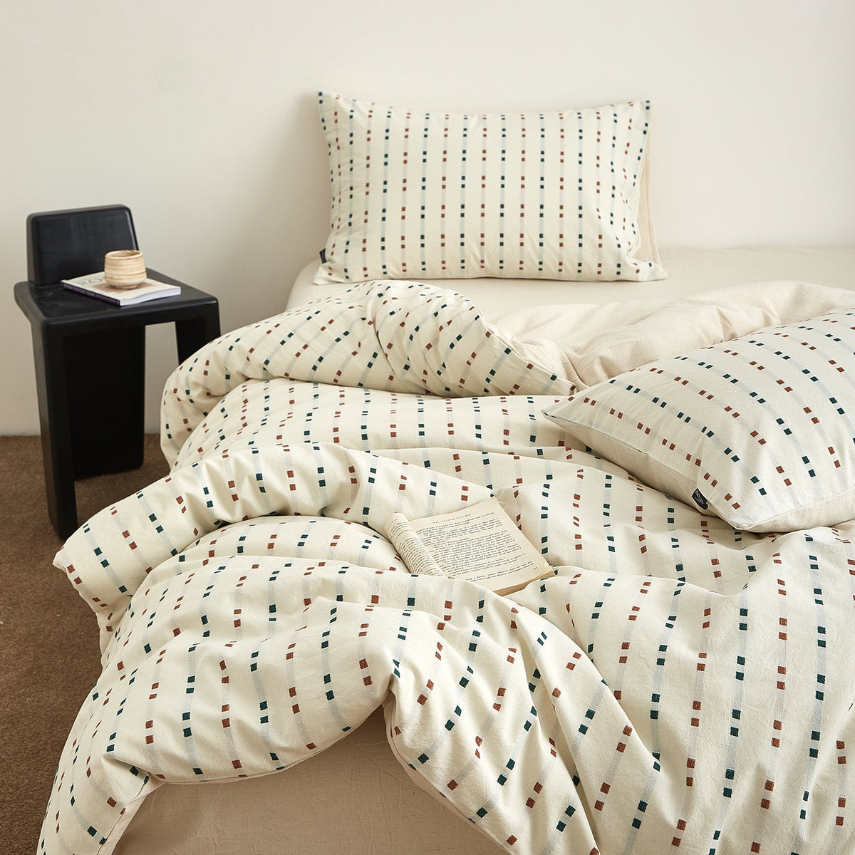 Bedding set made of cotton percale with fine geometric dot stripes — product view 6
