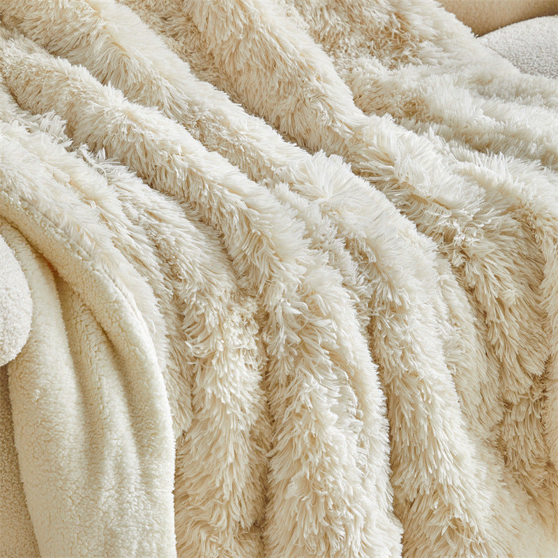 Women Luxury and Soft Faux Fur Blanket LoungeYard — product view 3