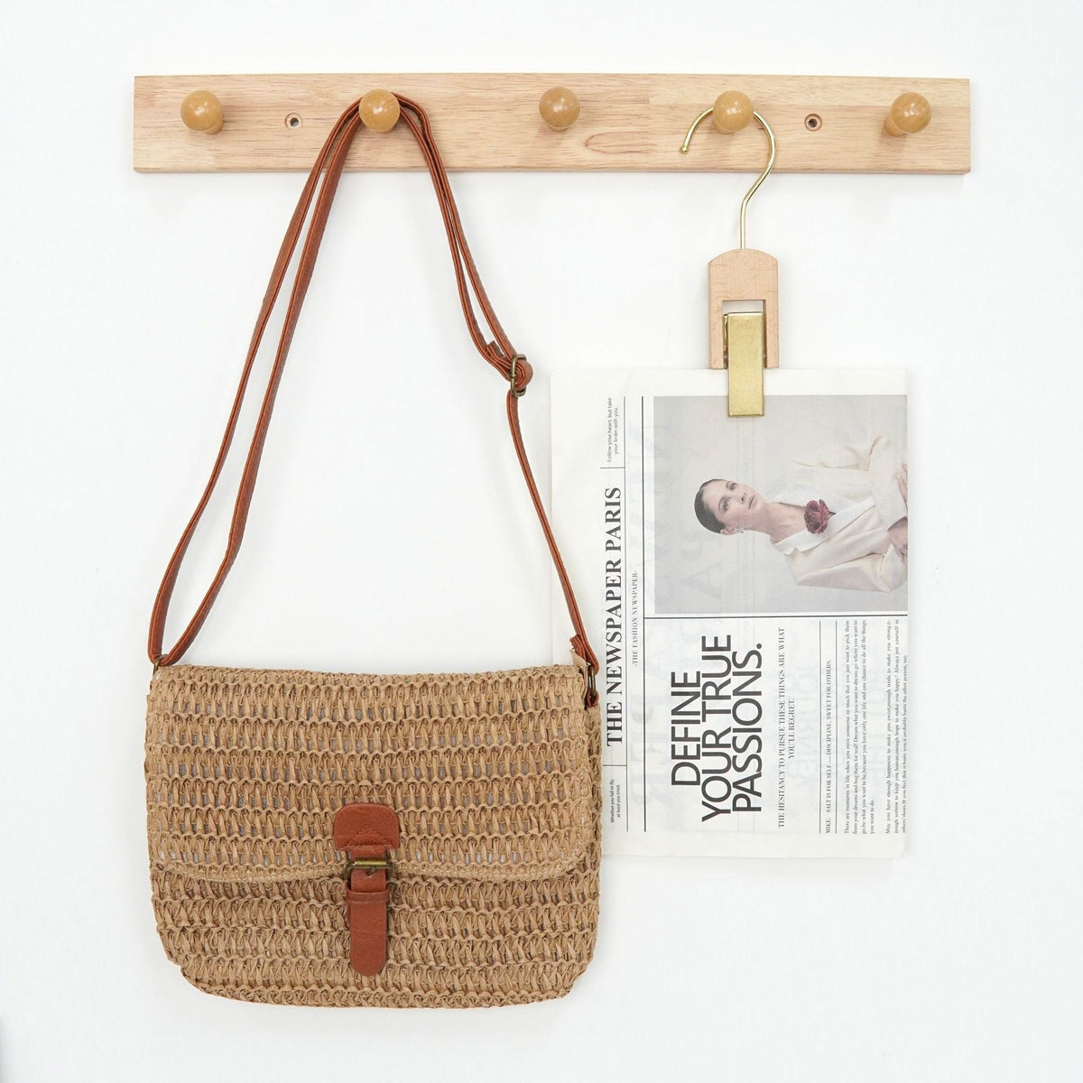 Shoulder bag made of woven natural material with adjustable leather shoulder strap LoungeYard — product view 1