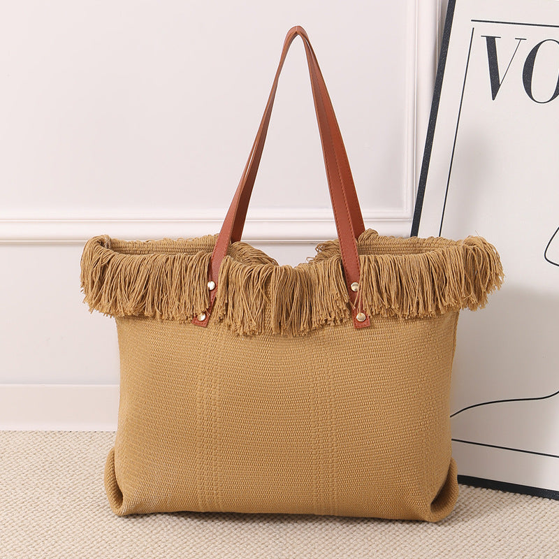 Beach bag with eye-catching fringe edge LoungeYard — product view 2