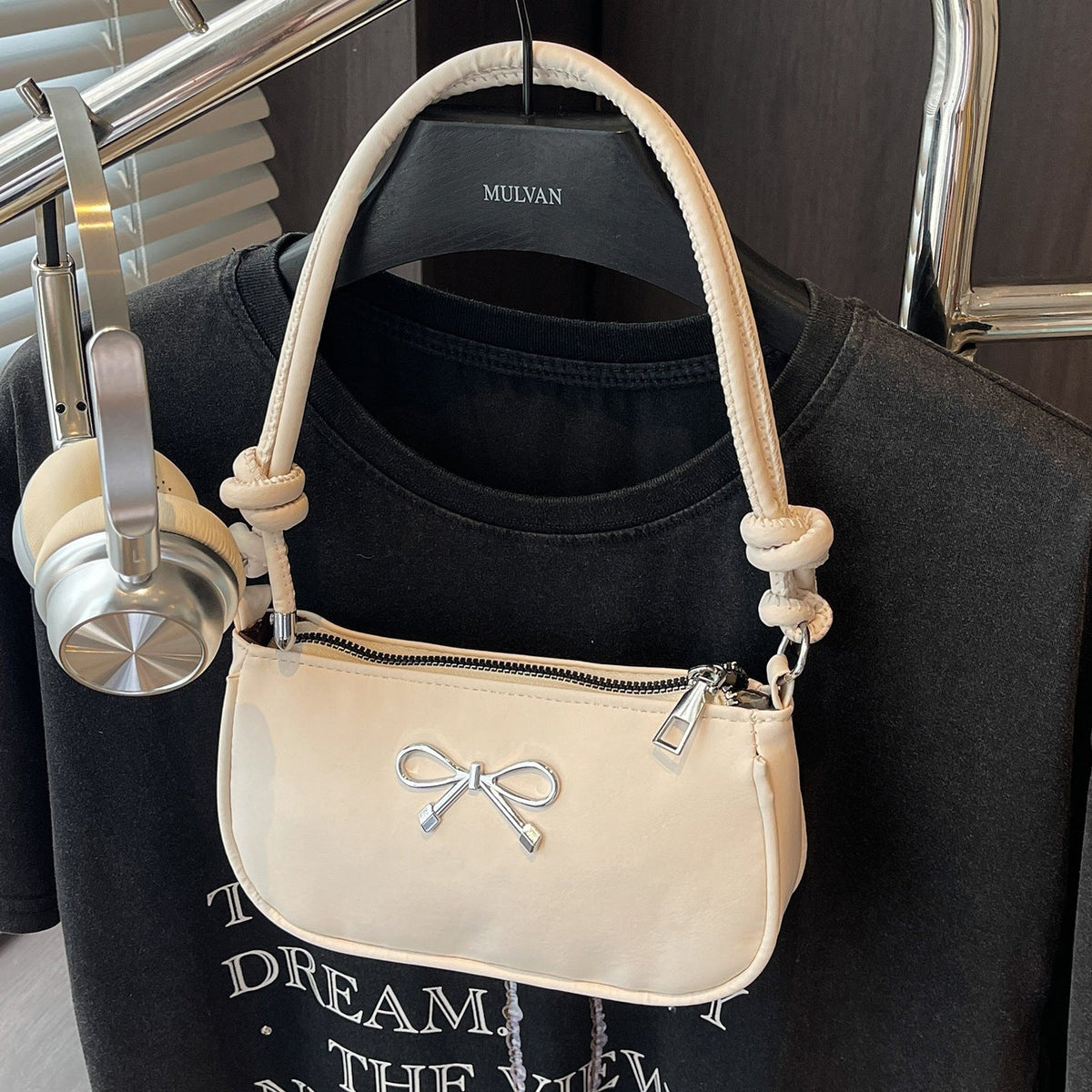 Elegant Textured Handbag — product view 1