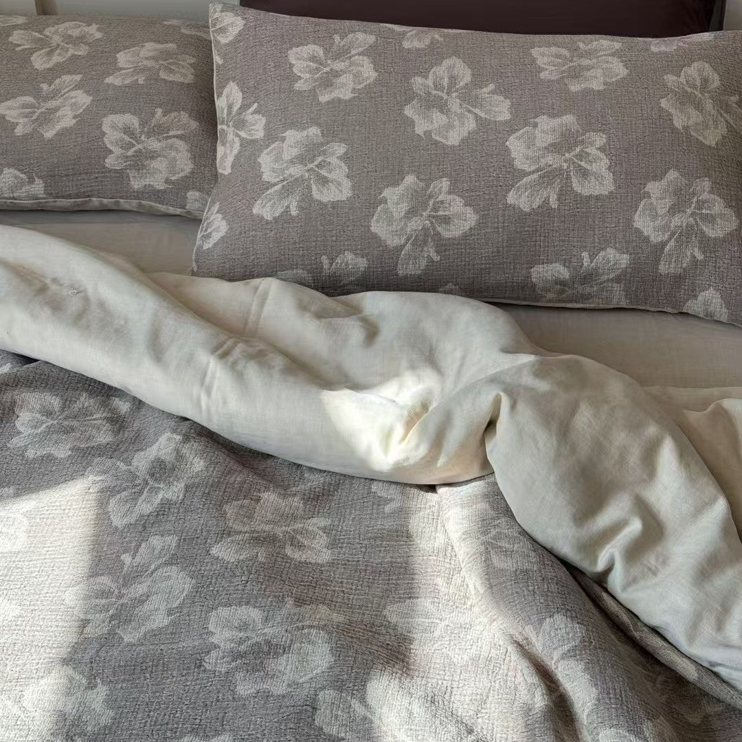 Luxurious cotton bedding set with quilted floral pattern — product view 4