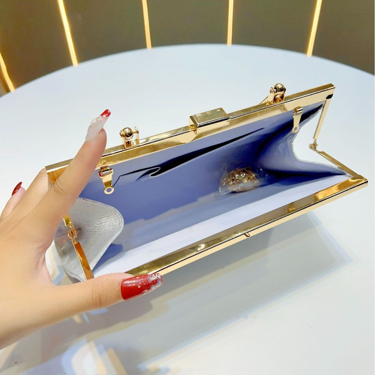 Decorative Pearl Handbag — product view 3