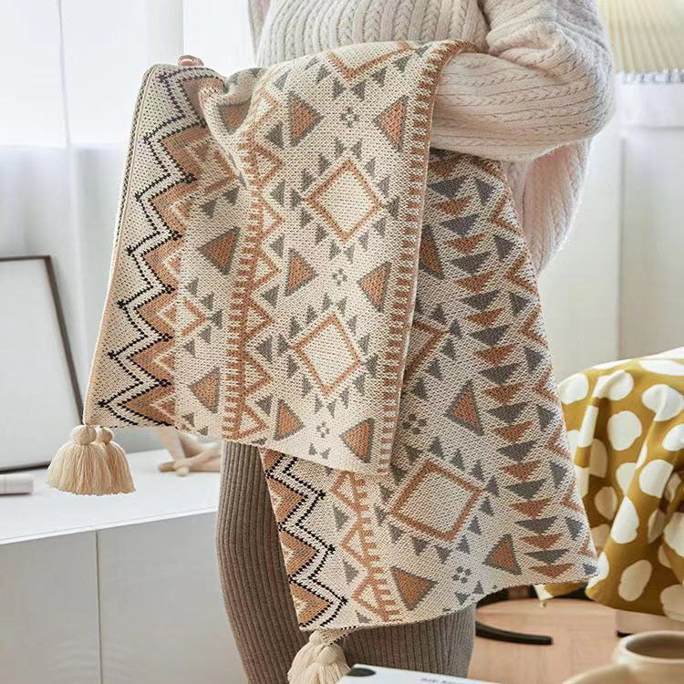 Stylish Geometric Pattern Throw Blanket LoungeYard — product view 2
