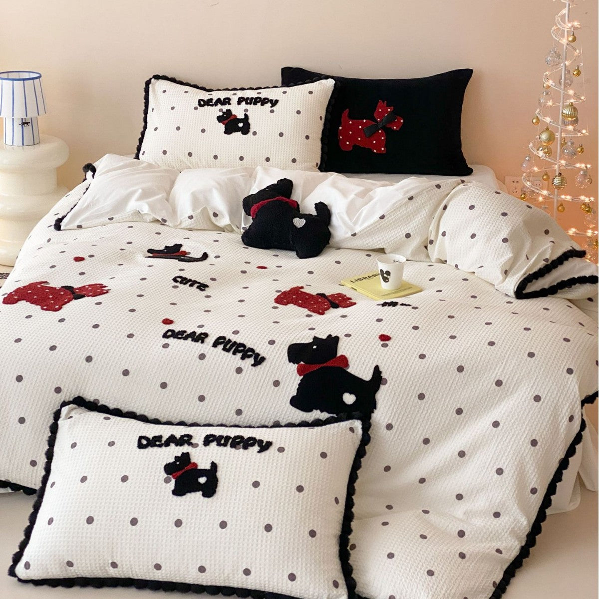 Quilted bedspread and pillow set with embroidered puppy motifs — product view 4