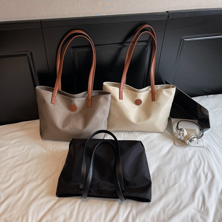 Elegant shoulder bag LoungeYard — product view 2