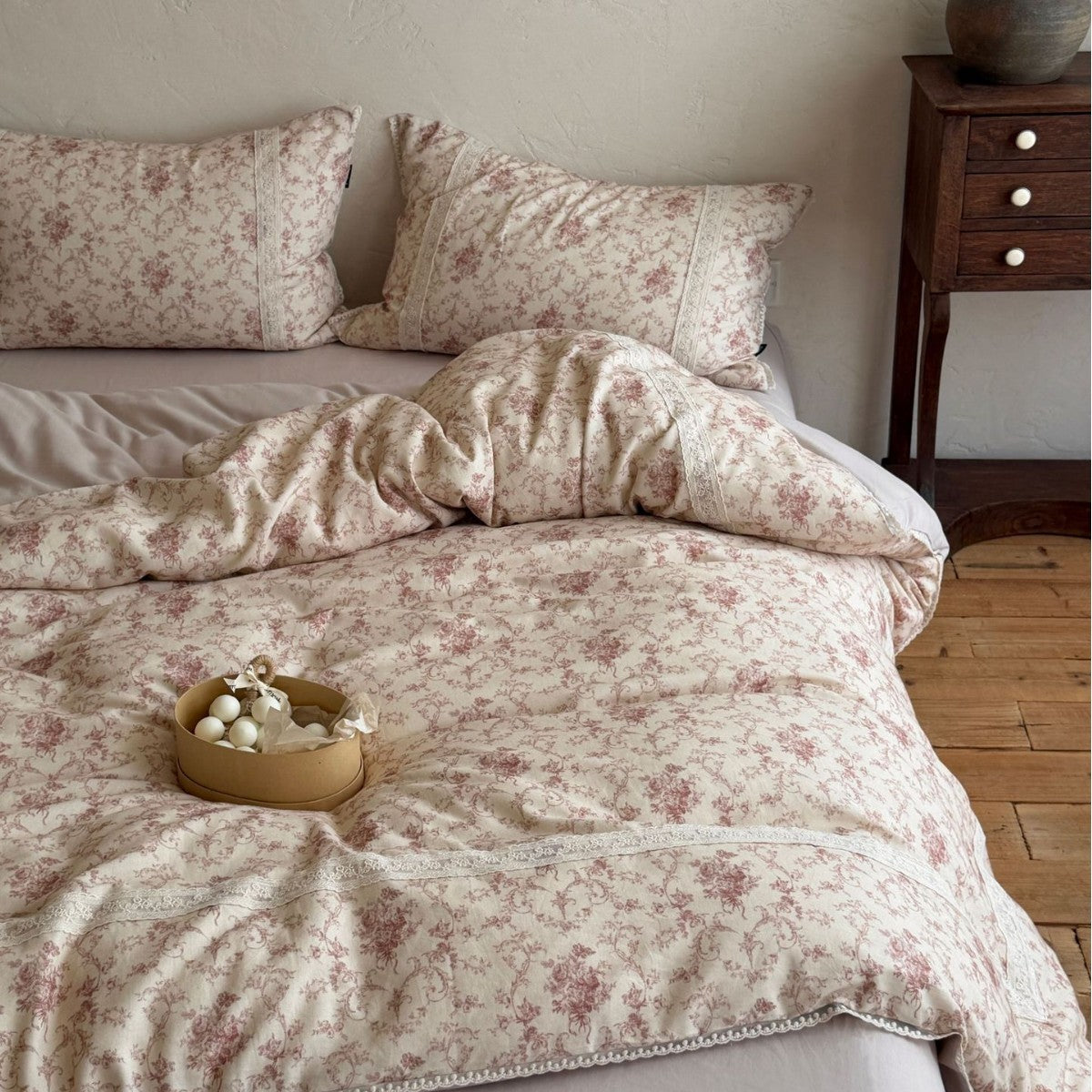 Cotton Percale Duvet Cover Set with Country Flower Pattern, Reversible Function and Lace Border — product view 1