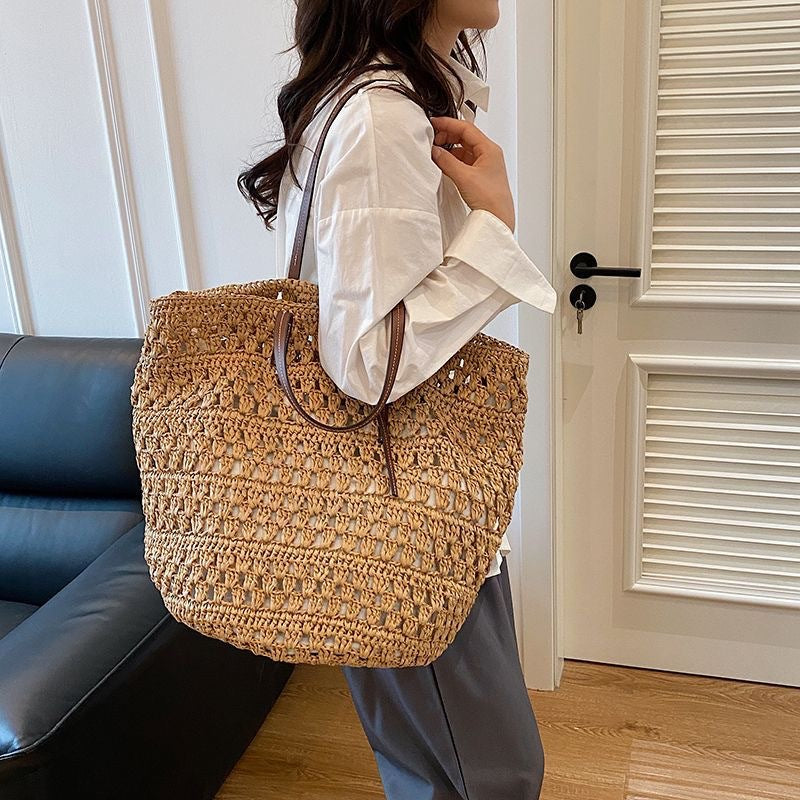 Handcrafted straw tote bag LoungeYard — product view 1