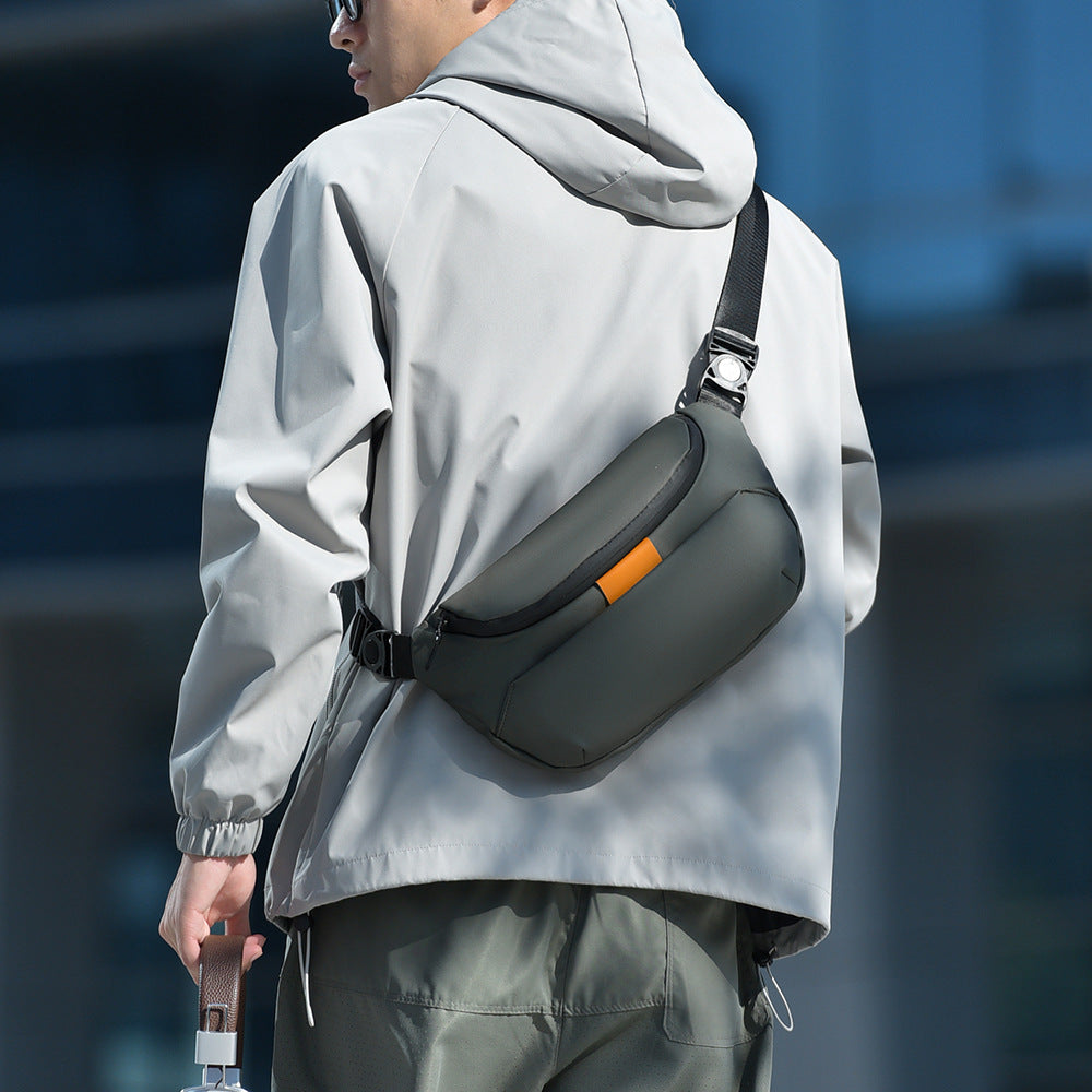 Sporty shoulder bag with versatile storage LoungeYard — product view 3
