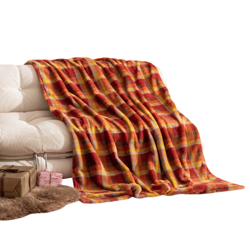 Cozy microfiber throw blanket with checkered pattern, extra soft thermal fleece and light heat effect LoungeYard — product view 4