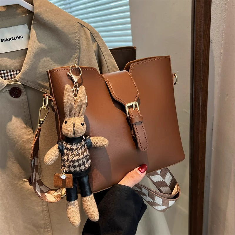 Versatile Chic Crossbody Bag LoungeYard — product view 4