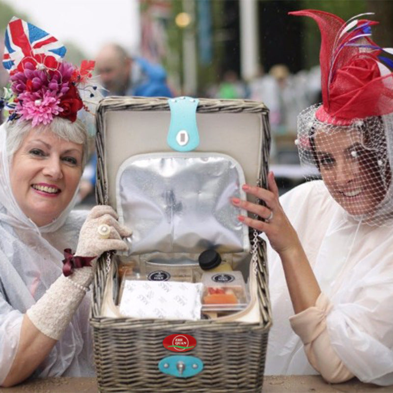 Women's picnic basket with integrated cutlery set and cooling compartment LoungeYard — product view 2
