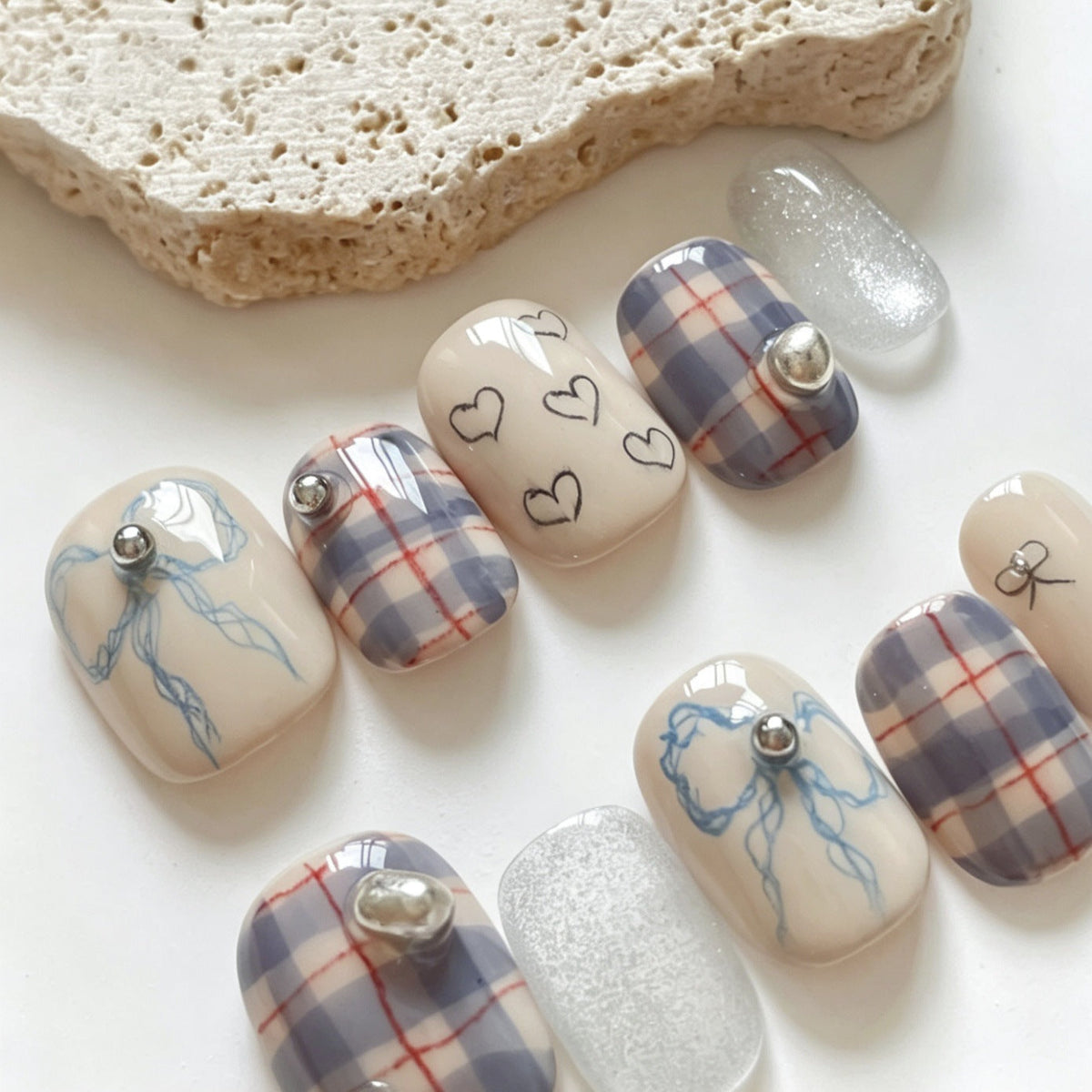 Artistic Press-On Nail Art Set with Decorative Patterns — product view 1