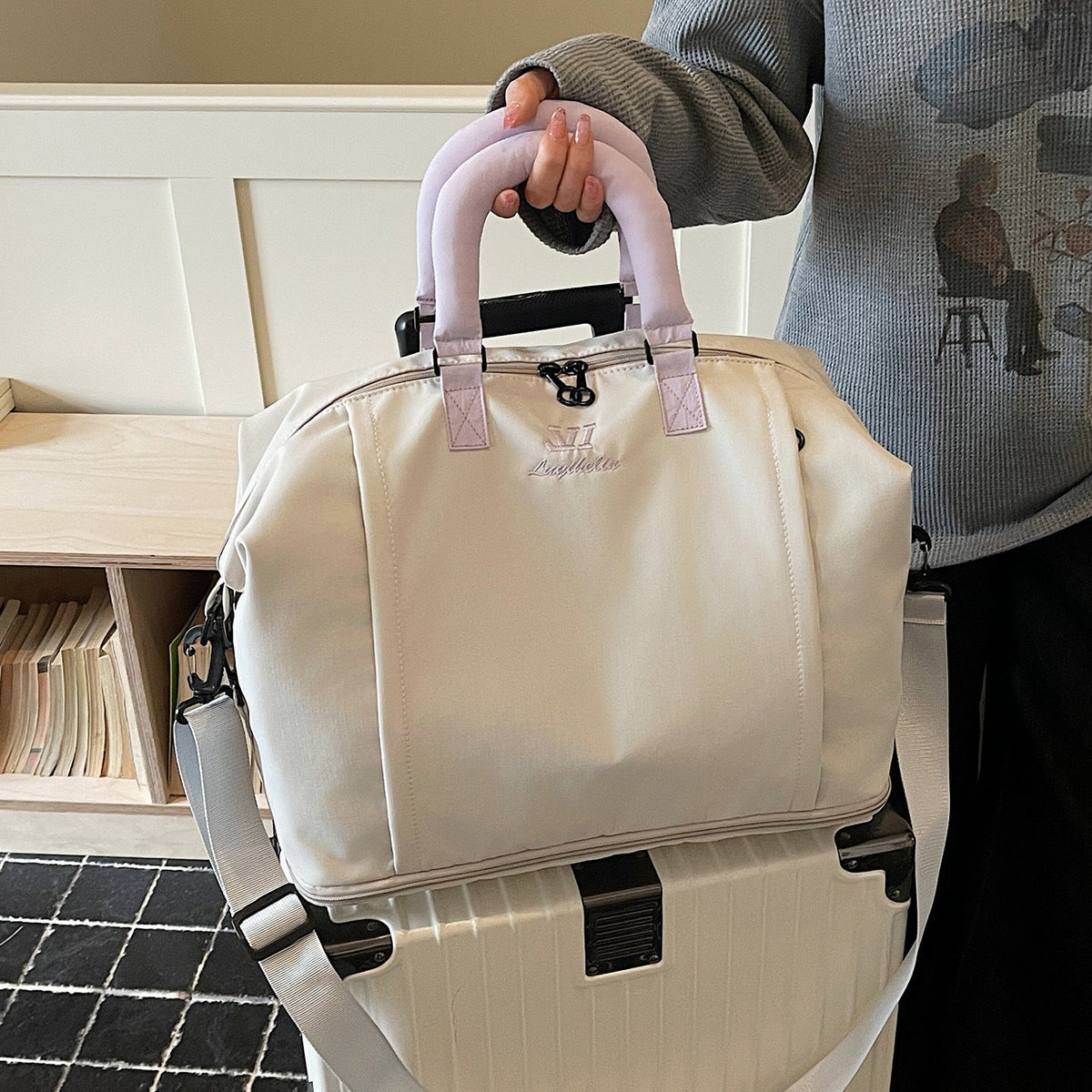 Spacious Travel Duffel Bag LoungeYard — product view 7