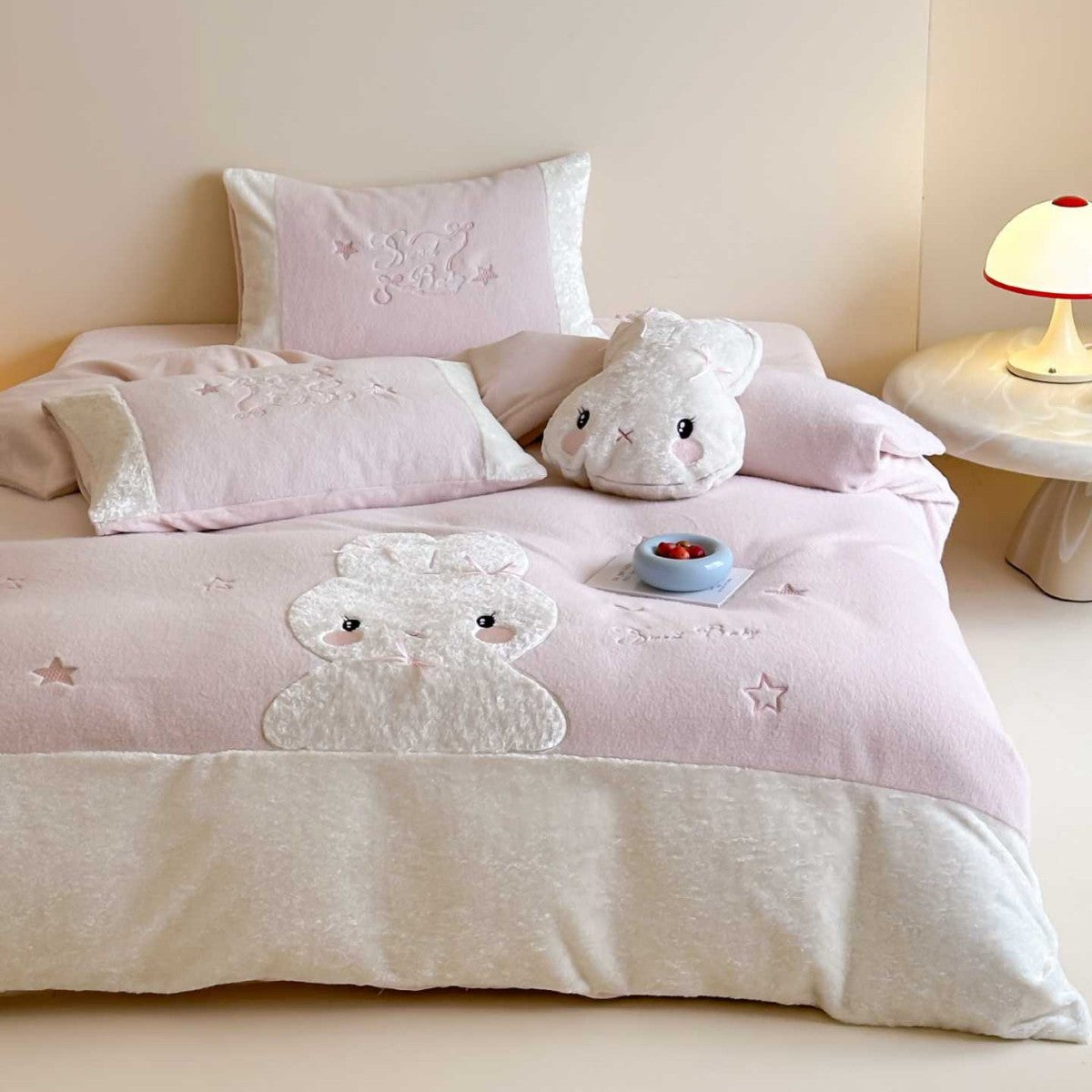 Children's bedding set with cuddly rabbit appliqué and velvety border — product view 3
