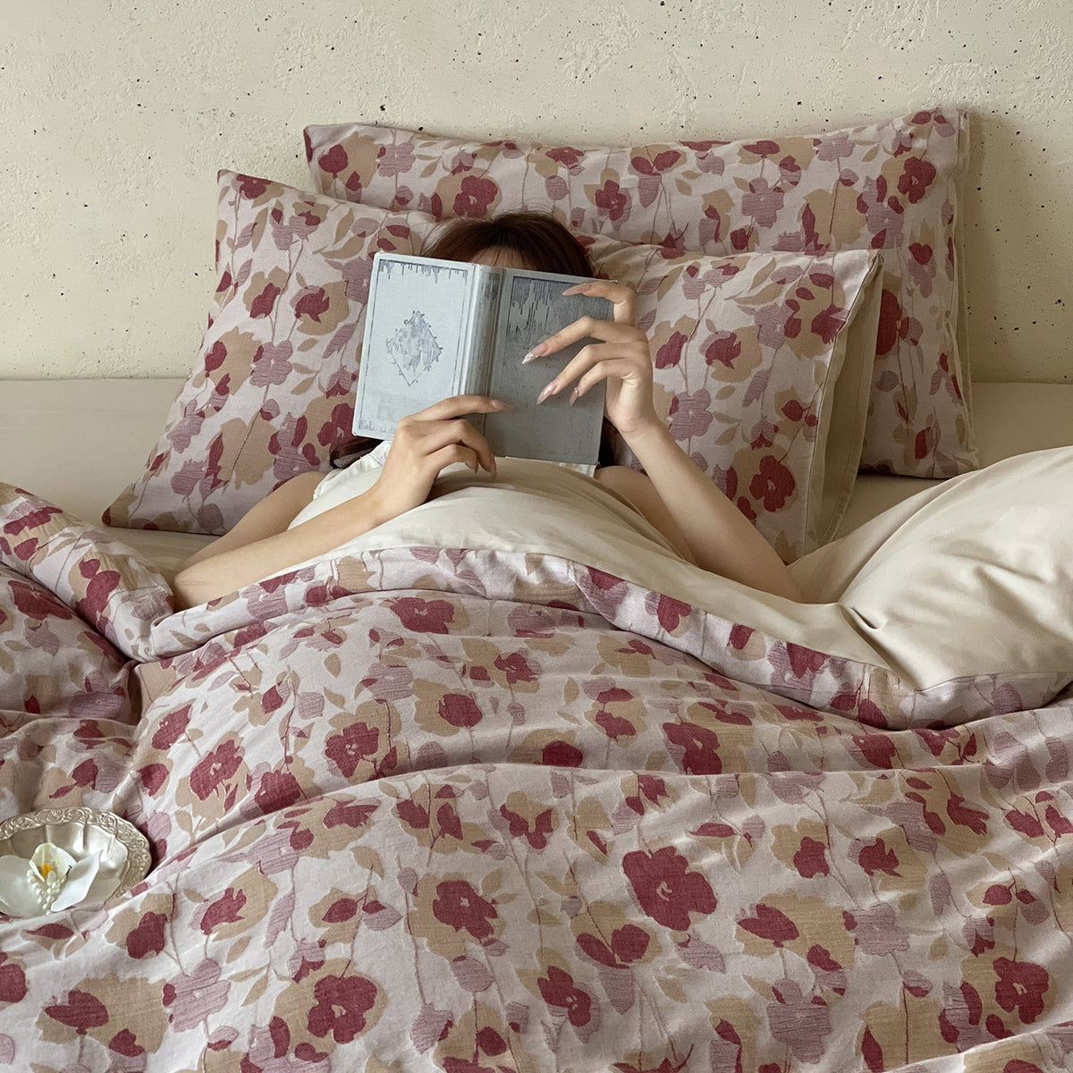 Bedding set with floral cotton percale and extra-soft finish — product view 1