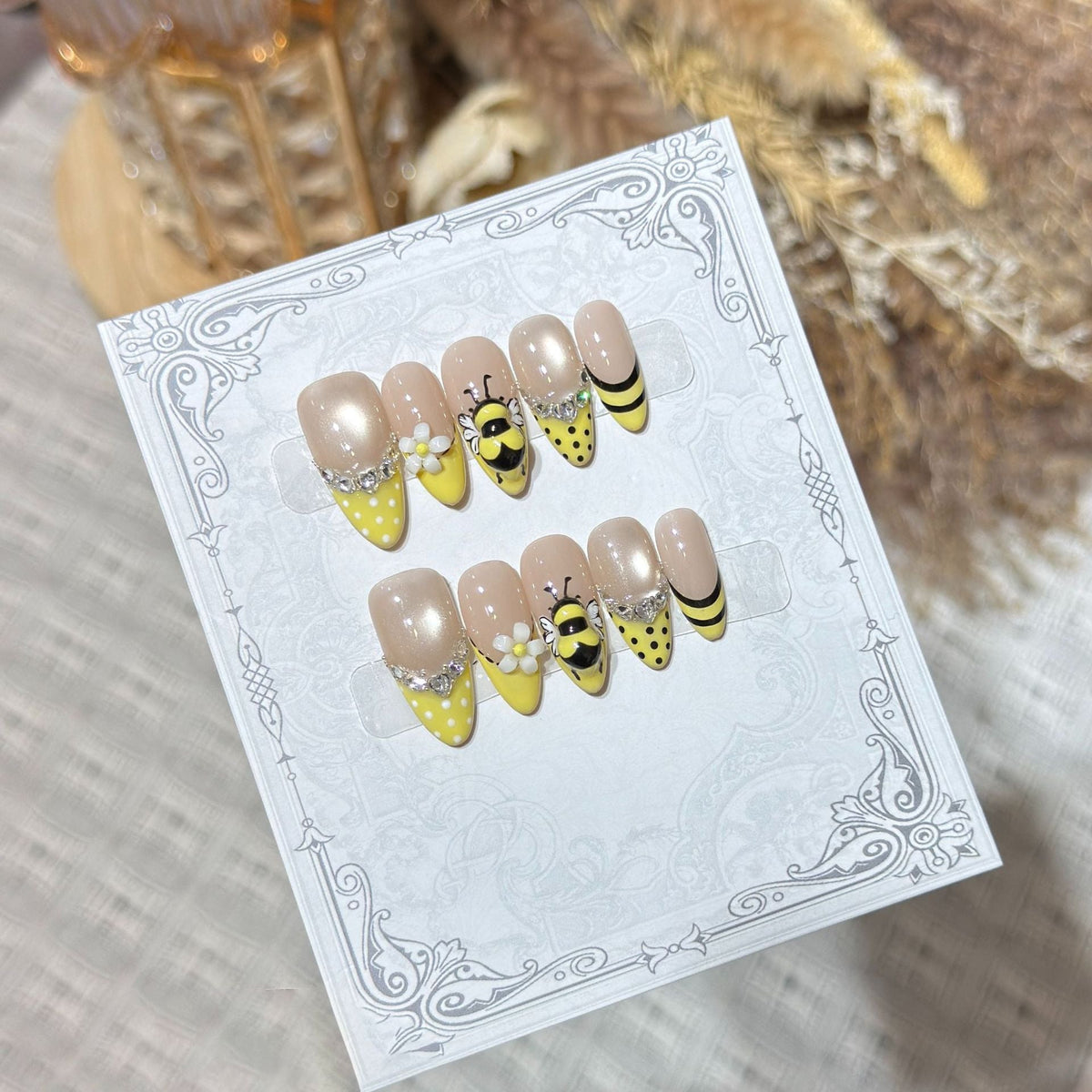 Bee-Inspired Creative Press-On Nail Set — product view 5