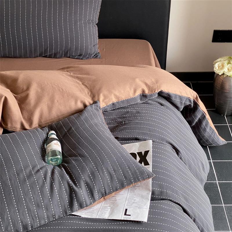 Reversible bedding set made of finely woven cotton satin with a fine quilted stripe — product view 2