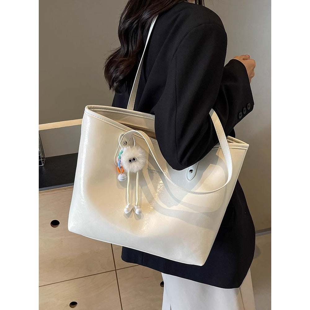 Versatile Everyday Tote Bag LoungeYard — product view 2