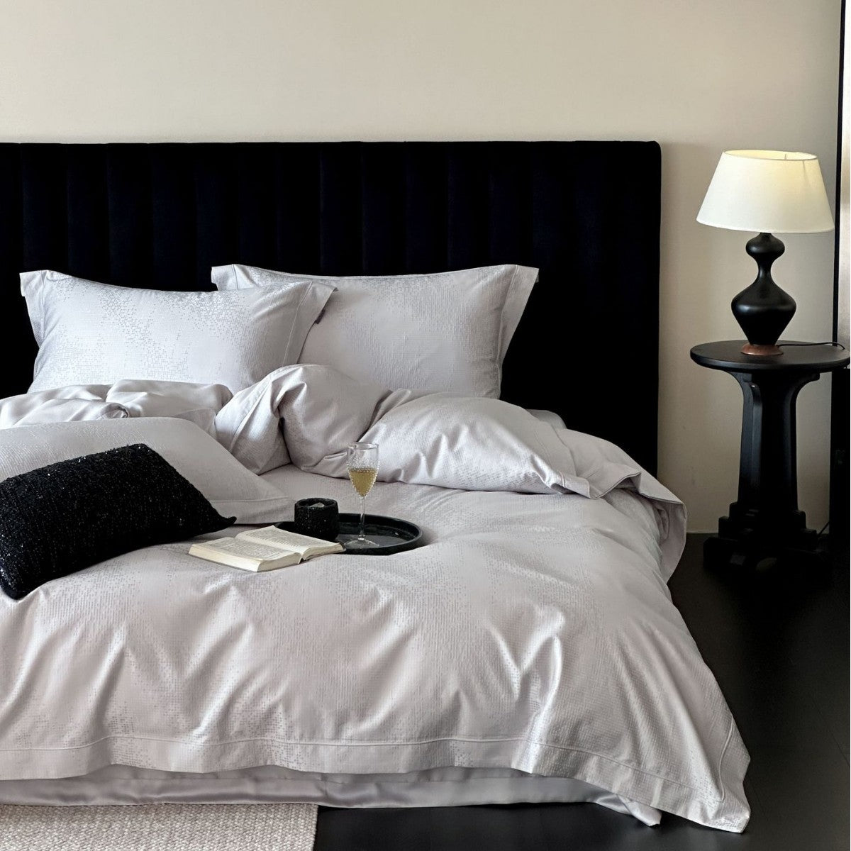 Reversible cotton satin bedding set with fine structure and hotel closure — product view 3