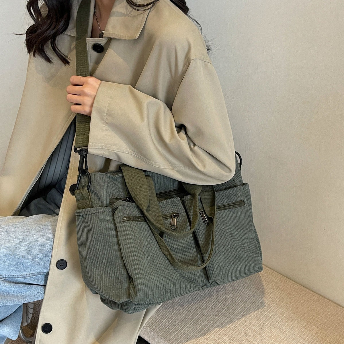 Durable shoulder bag with multiple compartments LoungeYard — product view 3