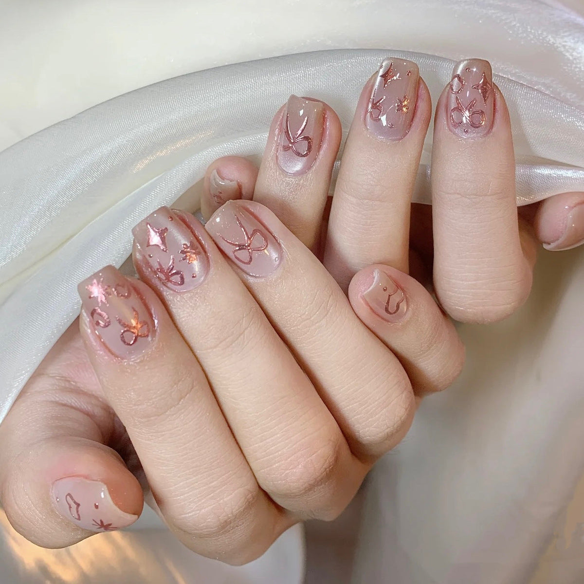 Decorative Press-On Nail Set with Artistic Patterns — product view 2
