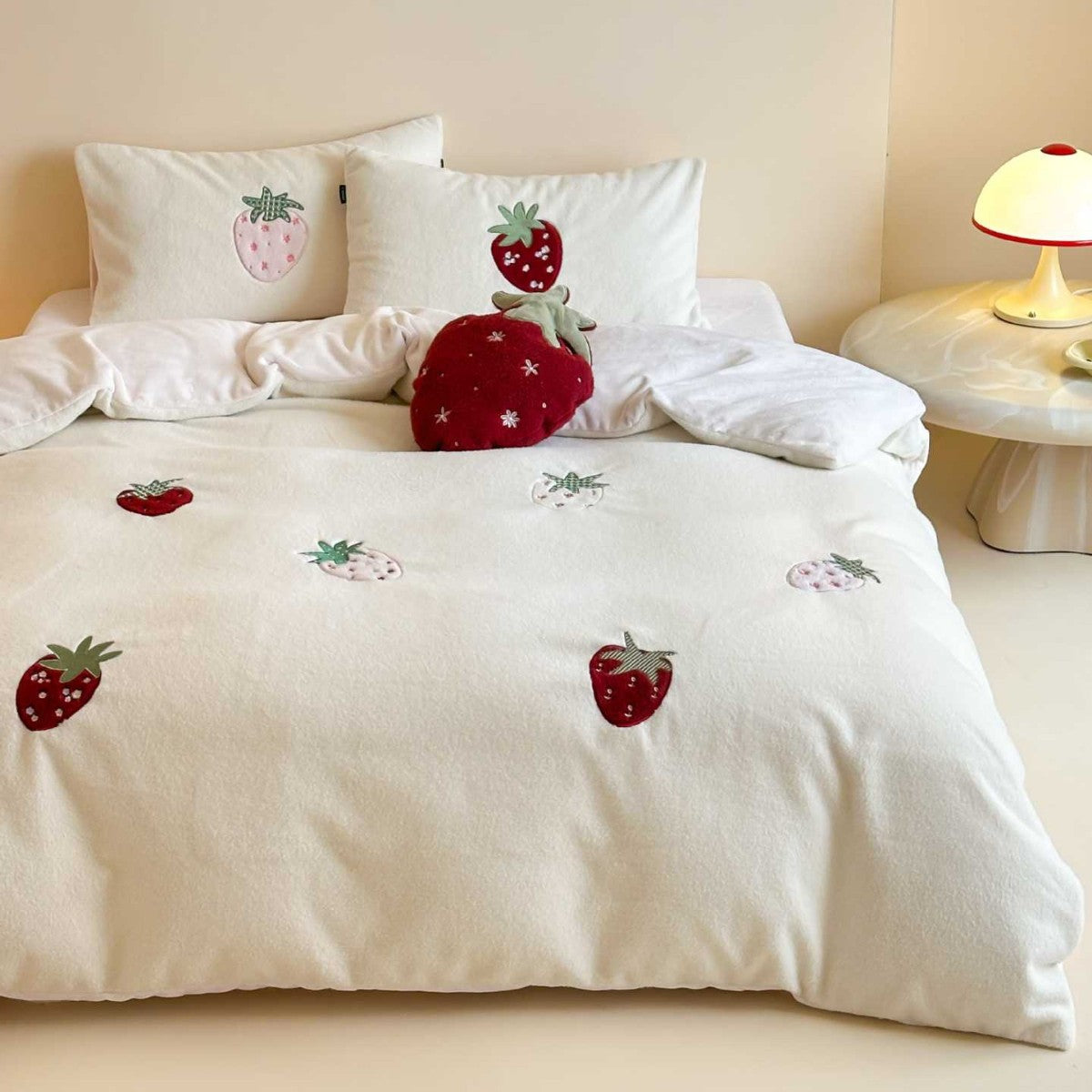 Children's bedding set with cuddly rabbit appliqué and velvety border — product view 2
