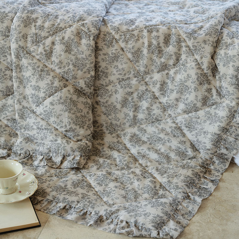 Lightly quilted throw blanket in vintage floral print with ruffled edge — product view 5