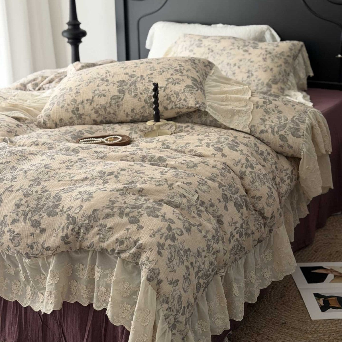 Quilted cotton quilt bedding set with vintage rose print and seersucker texture — product view 2