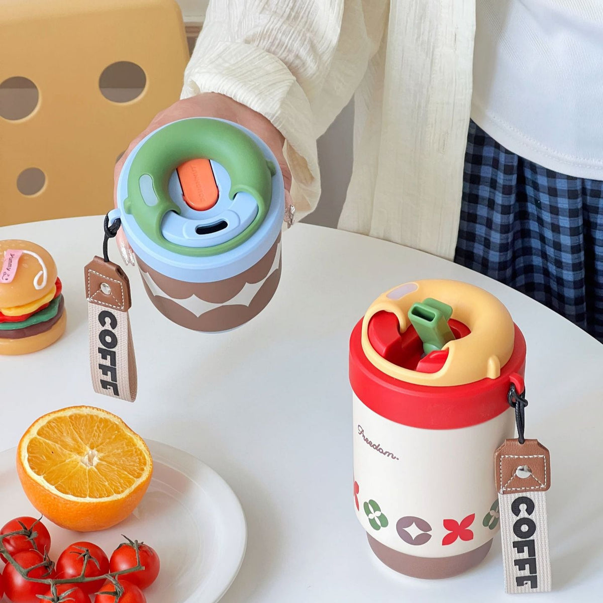 Women's Insulated Coffee Cup with Practical Closure Mechanism LoungeYard — product view 3