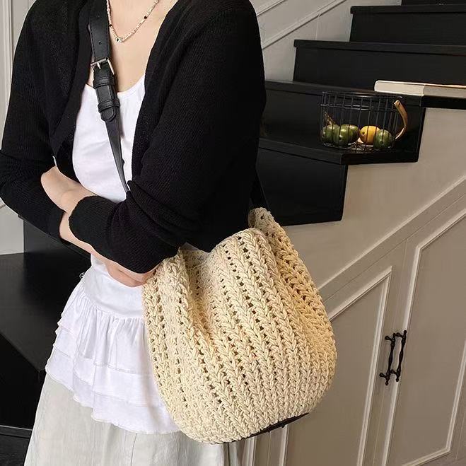 Hand-knotted shoulder bag LoungeYard — product view 3