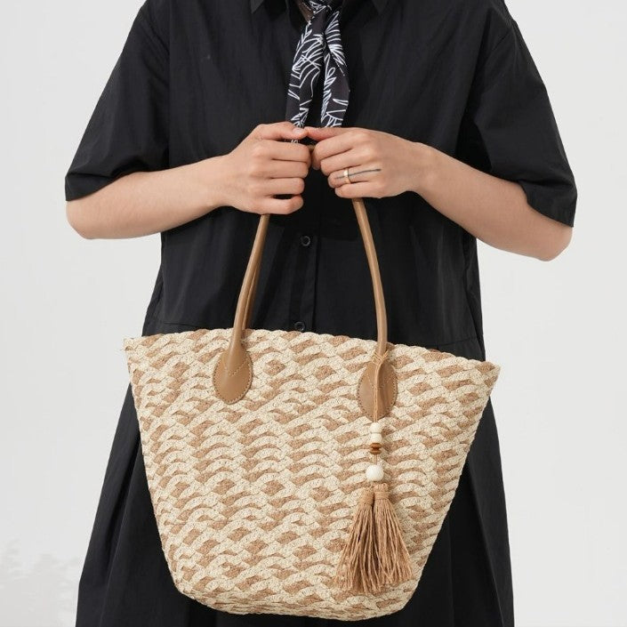 Handcrafted beach bag with elegant woven pattern LoungeYard — product view 1