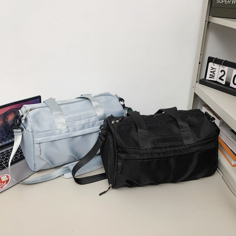 Sporty travel bag with multiple spacious compartments LoungeYard — product view 2