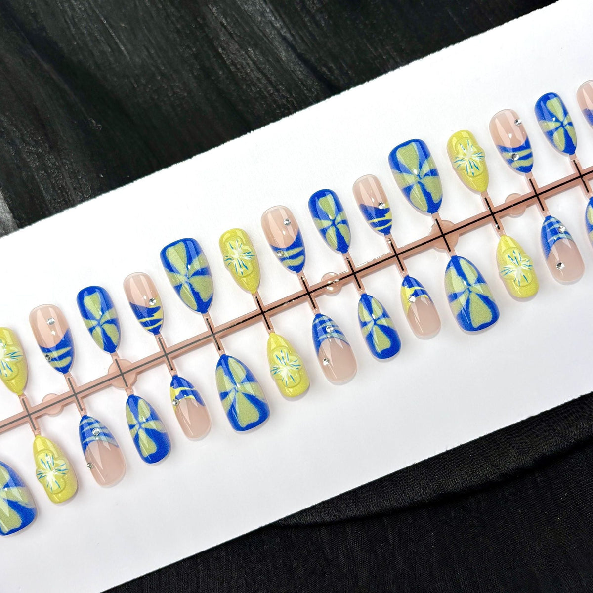 Artistic Press-On Nail Set 1790745476 — product view 2