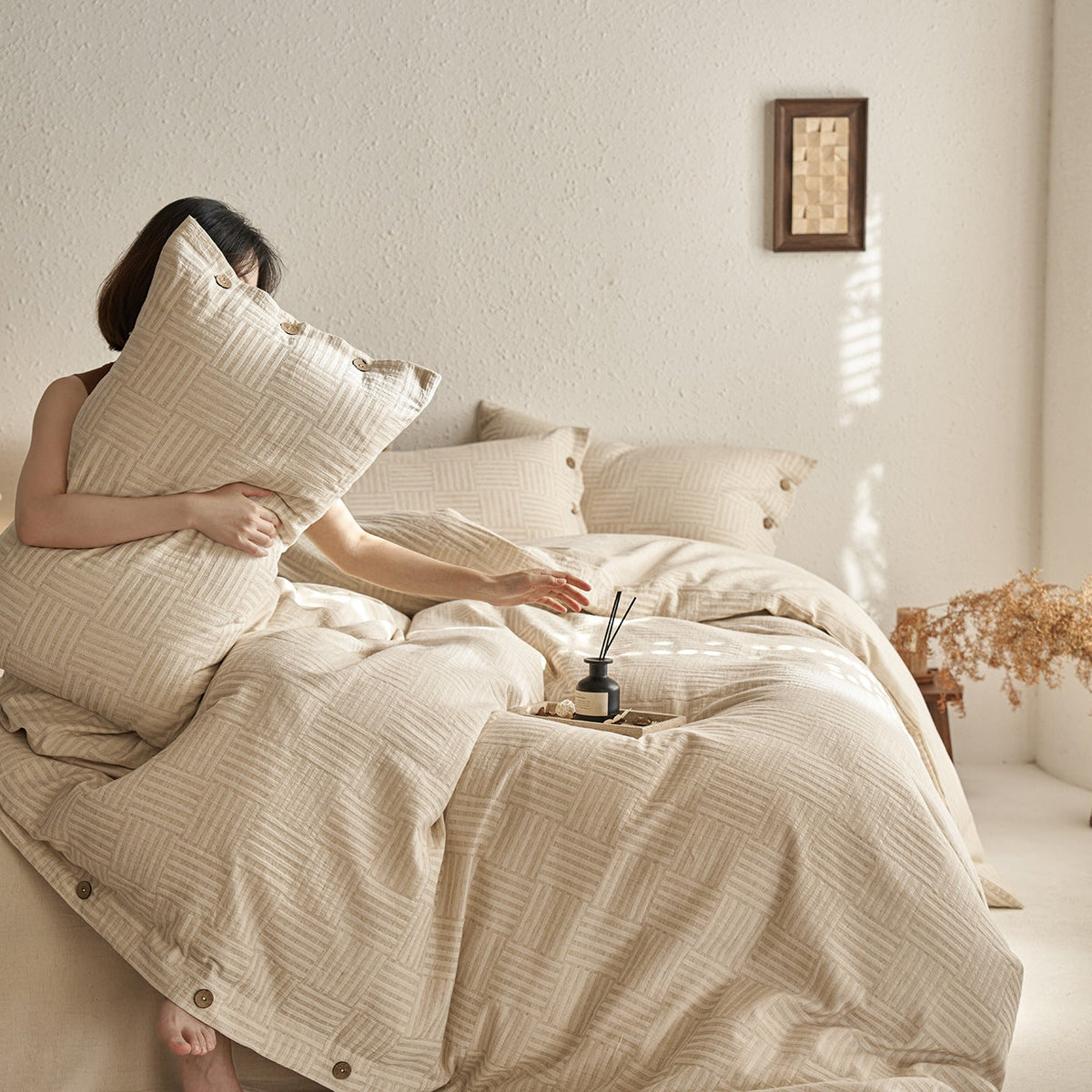 Reversible cotton bedding set with button closure and subtle geometric jacquard — product view 2