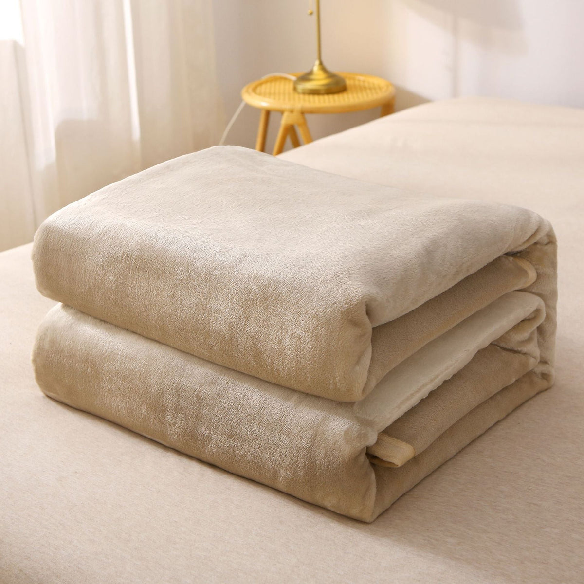 Premium Soft Microfleece Blanket LoungeYard — product view 6