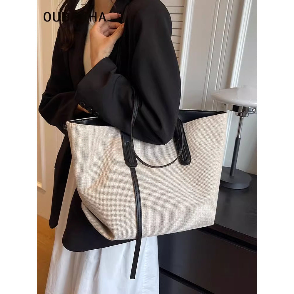 Spacious Utility Tote LoungeYard — product view 4