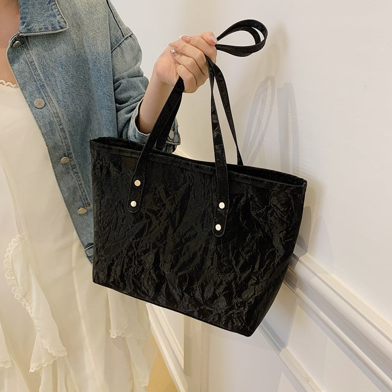 Versatile Everyday Tote Bag LoungeYard — product view 3