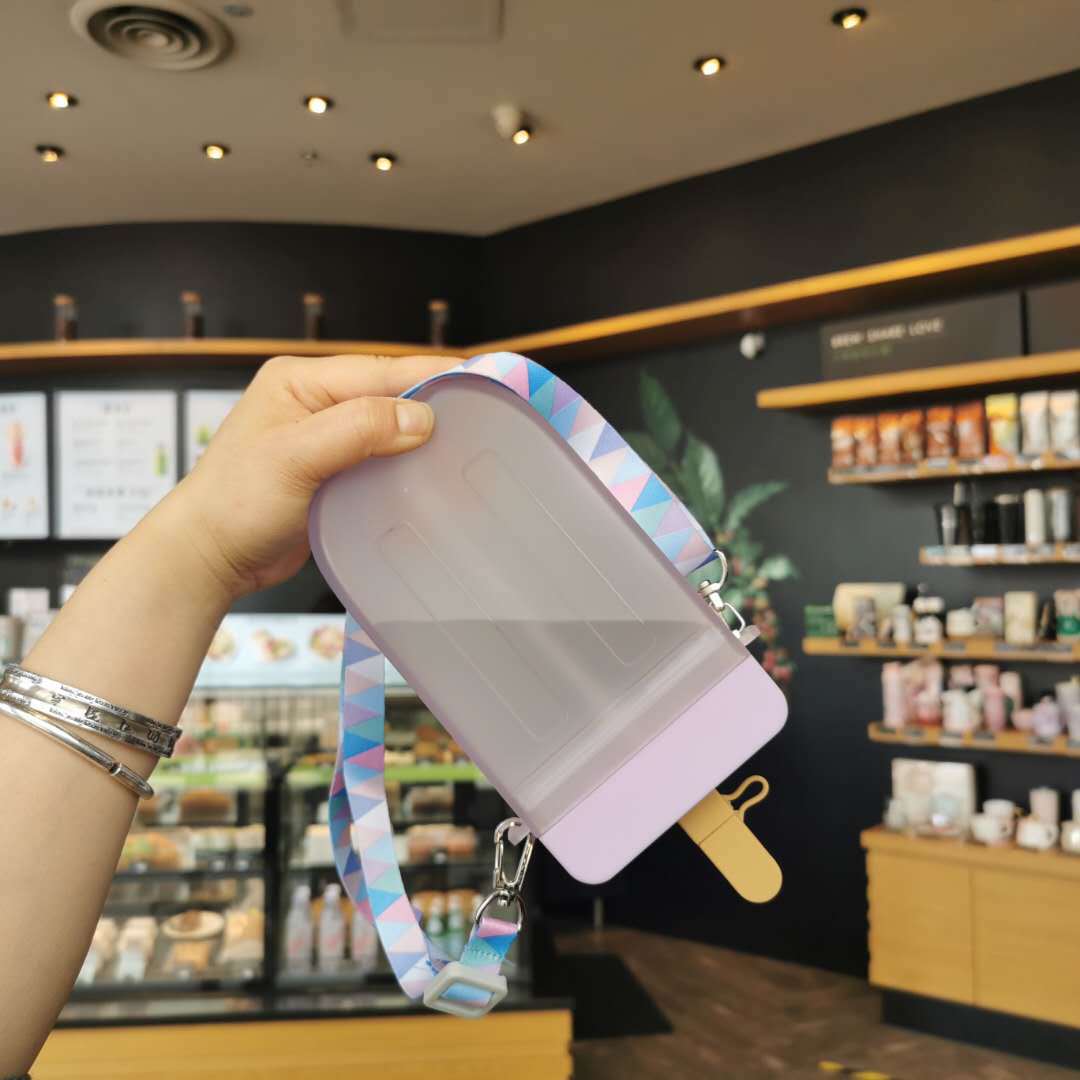 Women's creative cooler bag with retractable carrying strap LoungeYard — product view 2